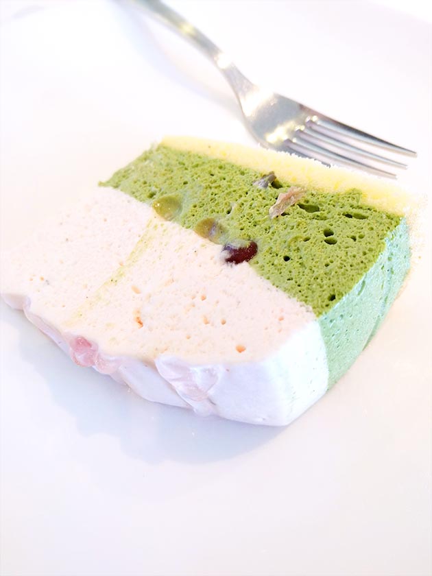 【桜あんのケーキ】ドリンクのコーヒーと合いすぎてやばい