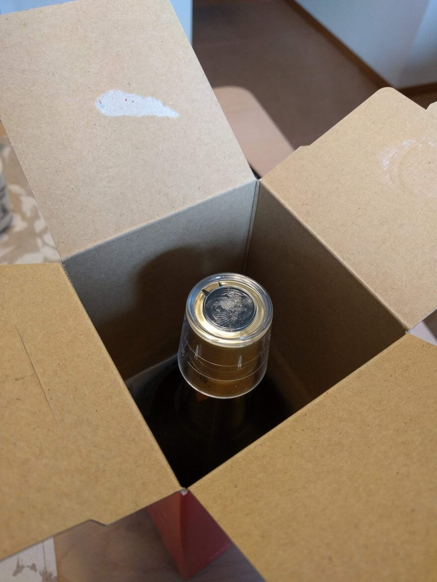 飲む用のカップが付いています